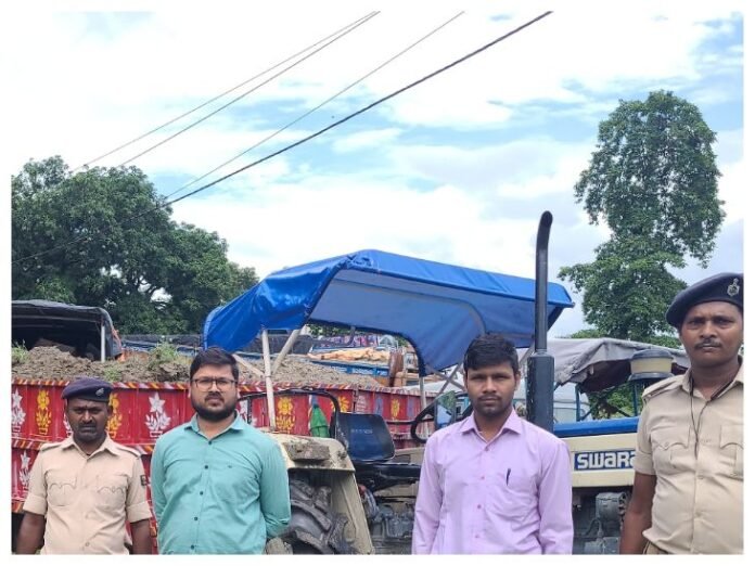 खनन विभाग ने दो ट्रैक्टर के साथ चालक को पकड़ा:  अवैध खनन की सूचना पर की कार्रवाई, बोले-सरकार को 1 लाख से अधिक के राजस्व का हुआ नुकसान - Kishanganj (Bihar) News