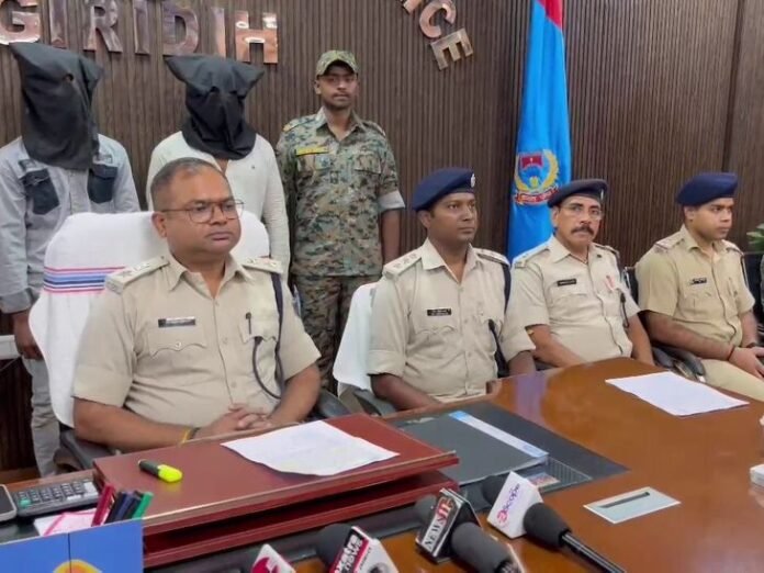 गिरिडीह में लूट की योजना बनाते 2 युवक धराए:  टोटो में घूम रहे आरोपियों से देसी कट्टा और जिंदा कारतूस बरामद, जेल भेजा - Giridih News