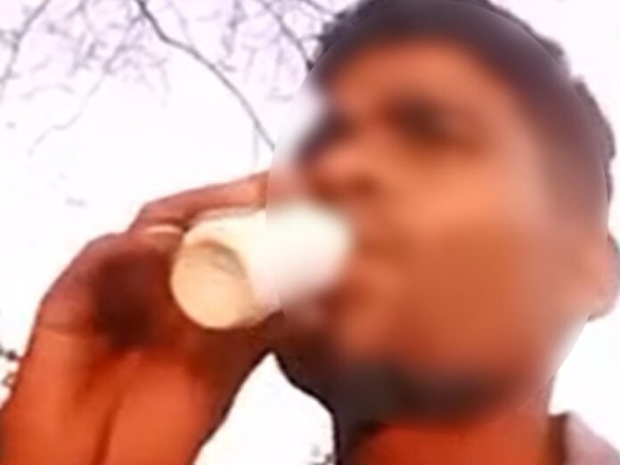 गुमला में प्रेम प्रसंग में युवक ने जहर पिया:  शादीशुदा युवक ने जहर पीने का वीडियो बनाकर सोशल मीडिया पर किया शेयर - Gumla News