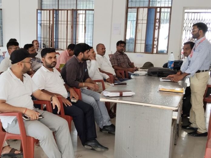 गोपालगंज में बिहार विधानसभा चुनाव की तैयारी शुरू:  223 BLO सुपरवाइजर का ऑनलाइन मूल्यांकन पूरा, मतदान केंद्रों की करेंगे निगरानी - Gopalganj News