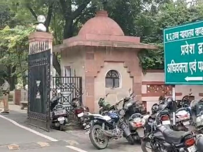 ग्वालियर हाईकोर्ट ने सुनाया लिव-इन रिलेशन पर फैसला:  याचिका पर सुनवाई में पीठ ने कहा-'युवती वयस्क है तो मर्जी से जहां चाहे जा सकती है' - Gwalior News