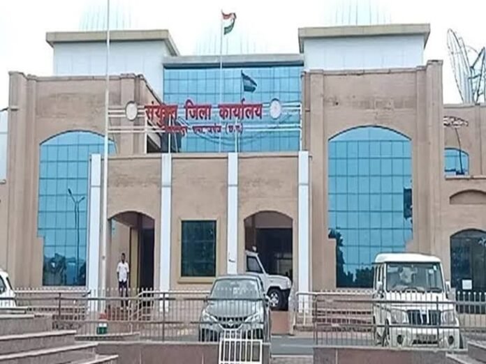 चंगाई सभा विवाद, हटाए गए राजपुर एसडीएम व तहसीलदार:  कलेक्टर ने की नई पदस्थापना, चंगाई सभा के लिए दी थी अनुमति, टीआई भी हटे - Balrampur (Ramanujganj) News