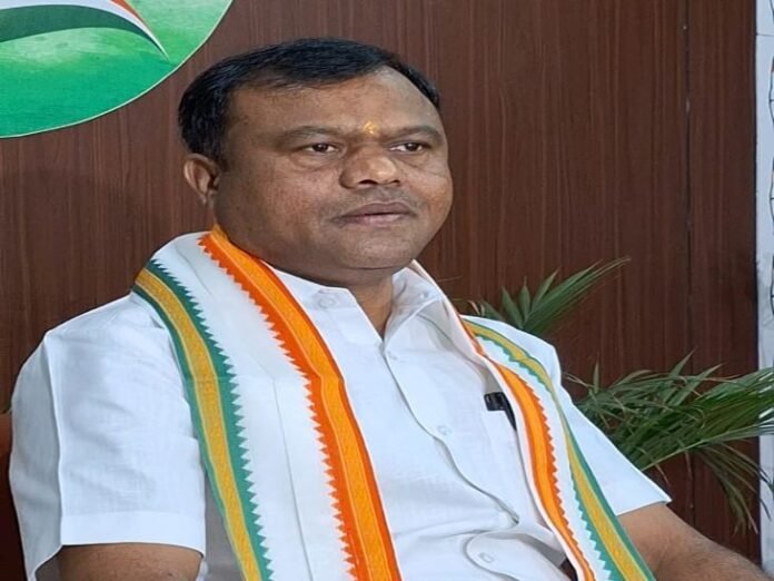 छत्तीसगढ़ में नई तबादला नीति...कांग्रेस ने खड़े किए सवाल:  बैज बोले- मंत्री-नेताओं के घर भ्रष्टाचार की दुकान खुल गई, कर्मचारियों को लूटेगी यह पॉलिसी - Raipur News