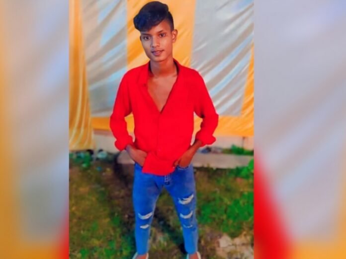 जमशेदपुर में तेज रफ्तार बाइक पेड़ से टकराई:  एक नाबालिग की मौत, एक जख्मी; साकची जाने की बात कह निकाला था घर से - Jamshedpur (East Singhbhum) News