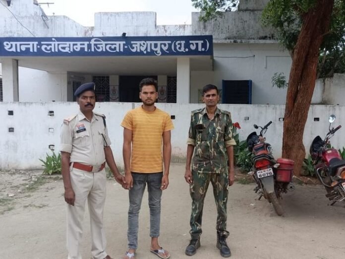 जशपुर में गौ-तस्करी के खिलाफ पुलिस का एक्शन:  दो दिन में 17 गौवंश मुक्त, एक तस्कर गिरफ्तार; अब तक 1000 से ज्यादा पशु बचाए गए - Jashpur News
