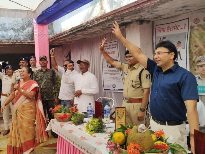 जशपुर में सड़क सुरक्षा और साइबर क्राइम पर कार्यशाला:  SSP बोले- महिलाएं जागरूक होंगी तो समाज सुरक्षित और सशक्त बनेगा - Jashpur News