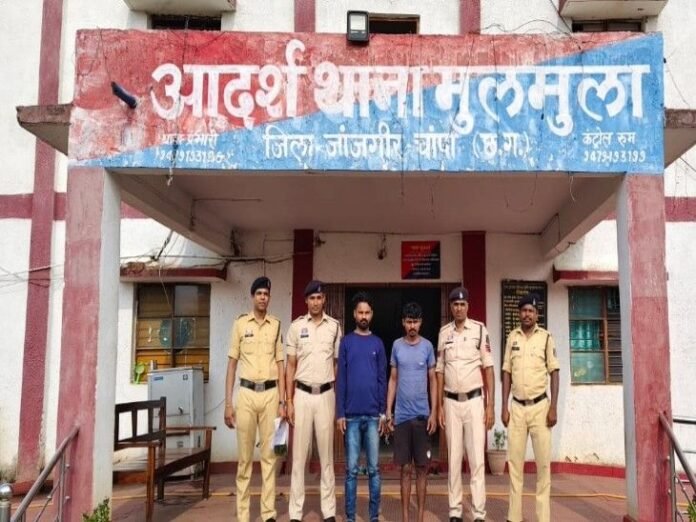 जांजगीर-चांपा में युवक पर बीयर बोतल से हमला:  पुरानी रंजिश में दो आरोपियों ने किया वार, मुलमुला पुलिस ने दोनों को पकड़ा - janjgir champa News