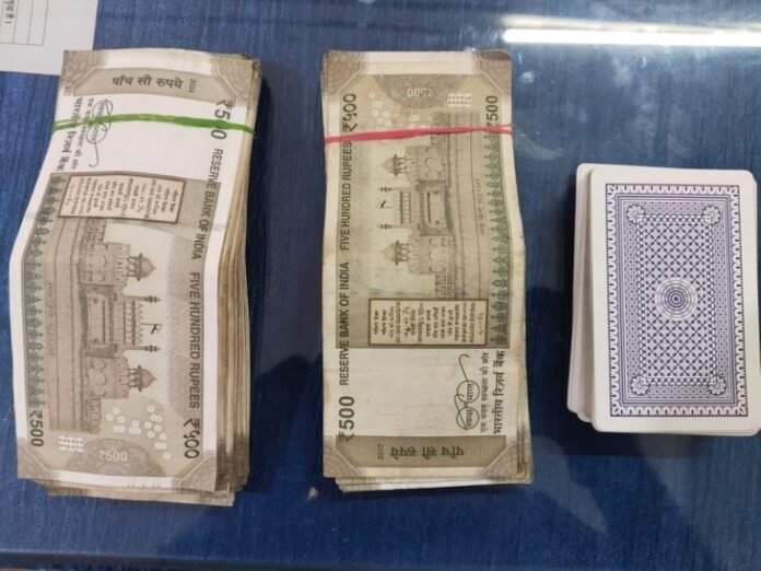 जुआ खेलते समय 9 पकड़ाए, 81 हजार जब्त:  सीतामाऊ में ईट भट्टे के पास संचालित हो रहा था, पब्लिक गेंबलिंग एक्ट में मामला दर्ज - Mandsaur News
