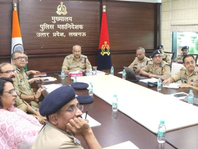 डीजीपी ने फील्ड के अफसरों को बताई अपनी प्राथमिकता:  हर जिले में निगरानी के लिए चिन्हित किए जाएं 10–10 अपराधी, मेरिट पर हो थानेदारों की तैनाती - Uttar Pradesh News