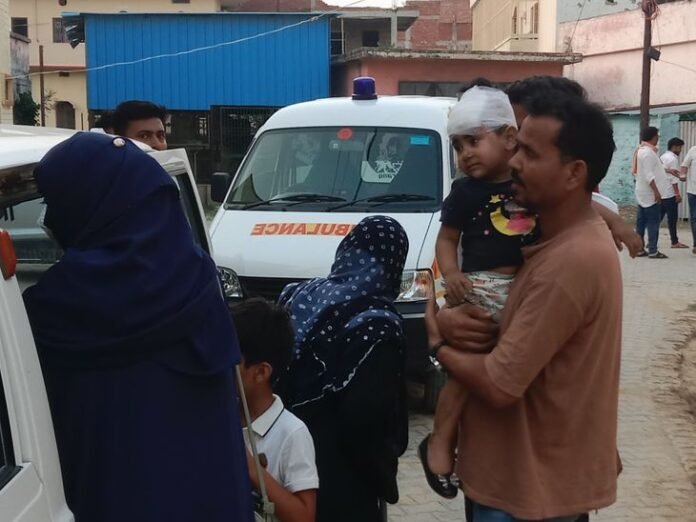 ड्राइवर को झपकी लगने से डिवाइडर से टकराई कार:  एक की मौत; 8 घायल, वाराणसी-गाजीपुर हाईवे पर हादसा - Saidpur News