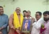 दलितों से माफी मांगें लालू यादव-गिरिराज सिंह:  अंबेडकर की तस्वीर पैरों के पास रखने पर जताया विरोध, कहा-गोबर, बालू और गंगाजल खाकर करें पश्चाताप - Gopalganj News