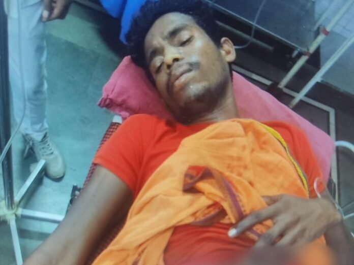 धमतरी में 24 घंटे में चाकूबाजी की दूसरी घटना:  नाबालिगों को शोर मचाने से रोकने पर मारा चाकू, आंतें बाहर निकली, रायपुर रेफर - Dhamtari News