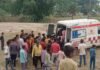 नईगढ़ी में बाइक अनियंत्रित होकर पुल की रेलिंग से टकराई:  चालक 15 फीट नीचे गिरा, धमाके की आवाज सुन मदद के लिए पहुंचे लोग - Mauganj News