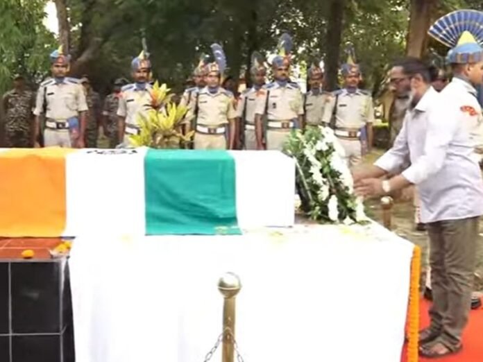 नक्सली IED विस्फोट में सीआरपीएफ के एएसआई शहीद:  रांची में राज्यपाल और मुख्यमंत्री ने दी श्रद्धांजलि, नक्सल विरोधी अभियान के दौरान हुई घटना - Chaibasa (West Singhbhum) News
