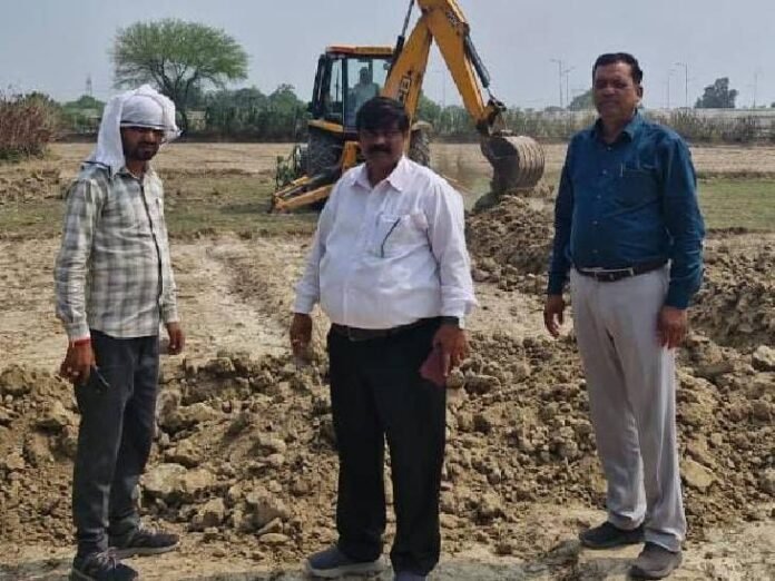 नगर निगम ने अवैध निर्माण के खिलाफ चलाया बुलडोजर:  सरकारी जमीन से हटाया गया कब्जा, करोड़ो की जमीन से हटा अतिक्रमण - Lucknow News