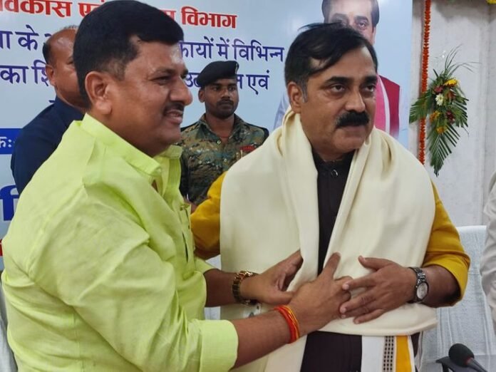 नगर विकास मंत्री जिवेश कुमार का शेखपुरा दौरा:  44 करोड़ से अधिक की विकास योजनाओं का शिलान्यास और उद्घाटन - Sheikhpura News