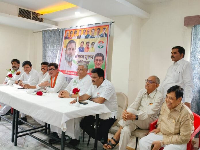 नर्मदापुरम में कांग्रेस के जिला/नगर अध्यक्ष के लिए रायशुमारी:  केंद्रीय पर्यवेक्षक बोले- अध्यक्ष के चयन के लिए आर्थिक आधार जरूरी नहीं - narmadapuram (hoshangabad) News