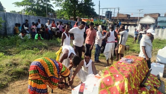  नर्रा में मड़ई पूजा धूमधाम से मनी, अब किसान खेत में करेंगे धान की बुआई - Bokaro News