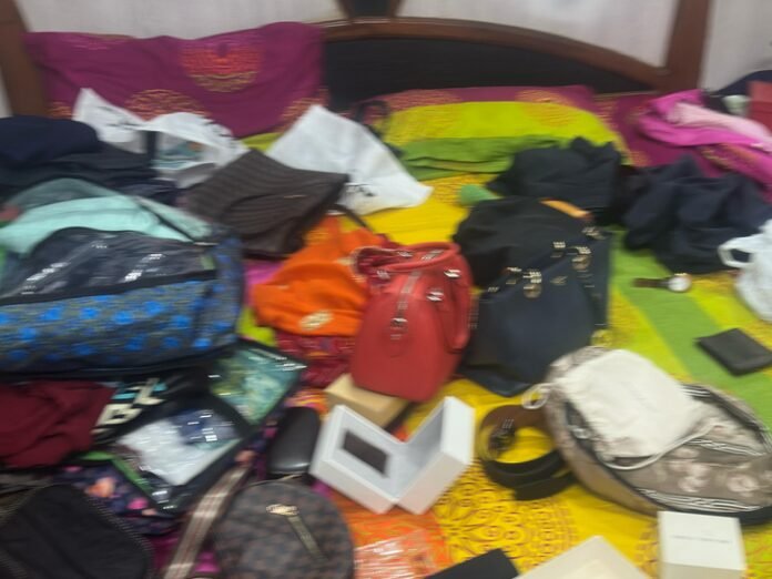 नारनौल में बंद मकान में चोरी:  सोने चांदी के लाखों रुपए के जेवरात, 50 हजार रुपए नकद व महंगी घड़ी चुरा ले गए चोर - Narnaul News