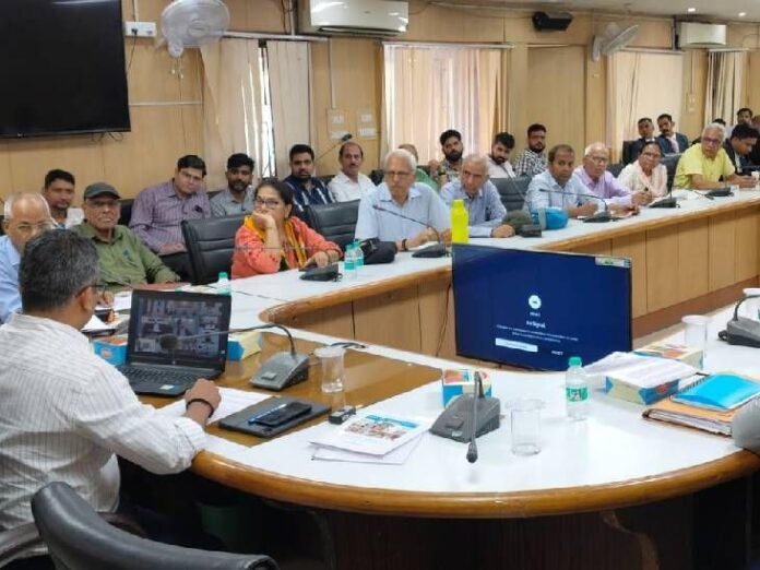 नोएडा में लिफ्ट रजिस्ट्रेशन कराना अनिवार्य:  डीएम ने आरडब्ल्यूए और एओए के साथ की बैठक, रजिस्ट्रेशन नहीं कराने पर लगेगा जुर्माना - Noida (Gautambudh Nagar) News