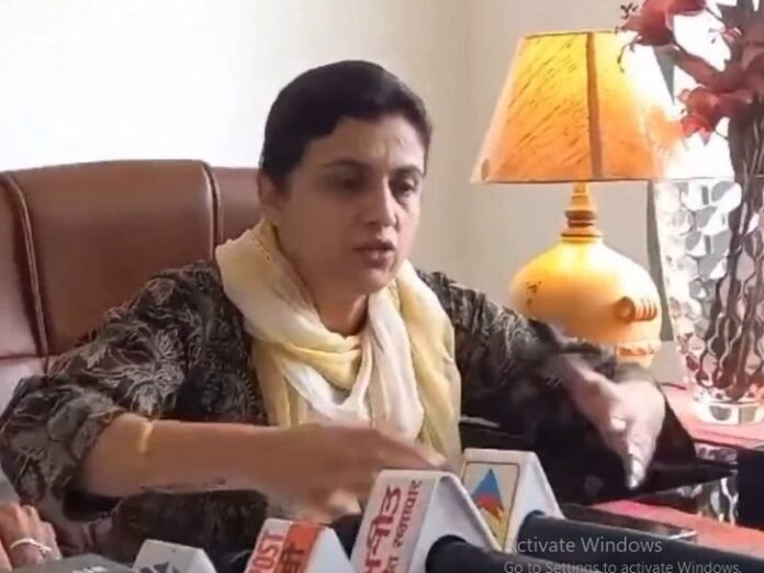 पंजाब गवर्नर से मिली कर्नल बाठ की पत्नी:  मारपीट में शामिल पुलिस कर्मियों गिरफ्तारी की मांग; सौंपे पत्र में उठाए 3 पॉइंट - Punjab News