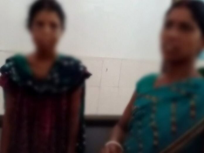 पत्नी के प्राइवेट पार्ट में मिर्च पाउडर डाला,आयरन से दागा:  पीड़िता बोली- अवैध संबंध के शक में बेरहमी से पीटा, हाथ-पैर बांधकर 2 दिनों तक कमरे में बंद रखा - Muzaffarpur News