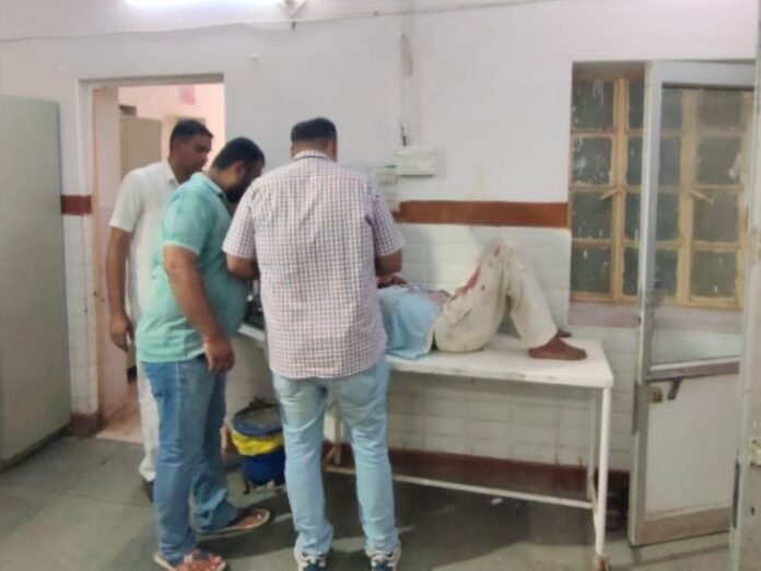 पानीपत में निर्माणाधीन मकान में स्टरिंग कागीगर को लगा करंट:  मालिक, ठेकेदार समेत तीन पर केस दर्ज; हाईपावर वोल्टेज तारों ने था खींचा, आग लगने पर झुलसा - Panipat News