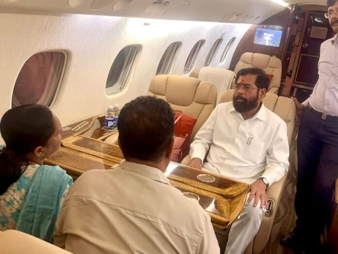 पायलट के कारण जलगांव एयरपोर्ट पर फंसे महाराष्ट्र डिप्टी CM:  ड्यूटी खत्म होने पर प्लेन उड़ाने से मना किया था; एकनाथ ने किडनी पेशेंट को लिफ्ट दी
