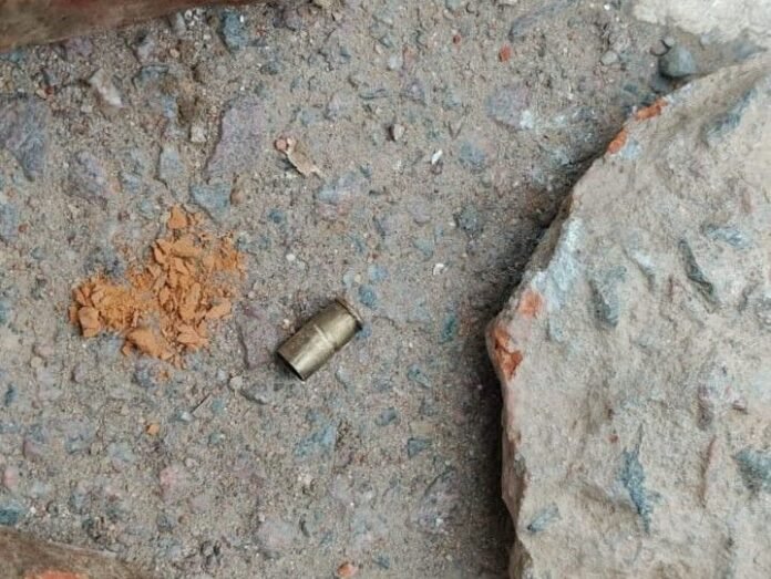 पुरानी रंजिश में बाजार में दिनदहाड़े फायरिंग और मारपीट:  प्रतापगढ़ में तीन लोग घायल, दो को गोली लगी; आरोपी फरार - Pratapgarh News
