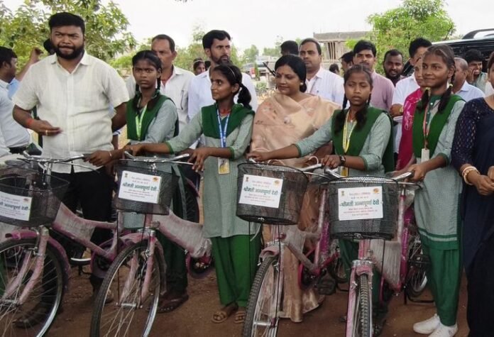  प्रतिभा सम्मान समारोह में छात्रों को किया सम्मानित - Giridih News
