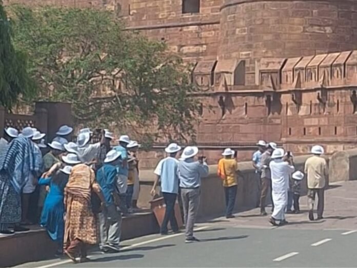 प्रदेश में दूसरा गर्म शहर रहा आगरा, तापमान 45.1°C:  आज भी तपेगा दिन, पारा 46°C के पार जा सकता है, 13 जून से राहत मिलने की उम्मीद - Agra News