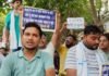 प्रयागराज में दो जून की रोटी का संघर्ष आंदोलन:  प्रदेश शिक्षा सेवा आयोग ने 15 दिन का समय मांगा, फिर भी आंदोलन जारी - Prayagraj (Allahabad) News