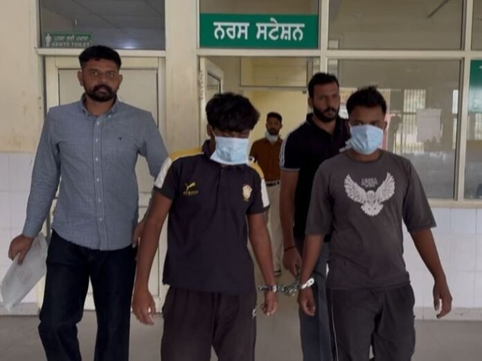 फाजिल्का में दो नशा तस्कर गिरफ्तार:  तलाशी में हेरोइन बरामद, पुलिस को देख भागने की कोशिश, पीछा कर पकड़ा - Fazilka News