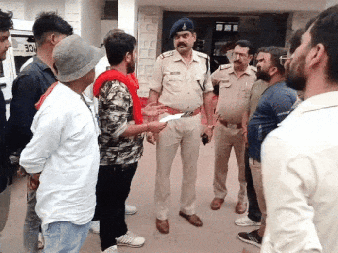 बछड़े का कटा मिला सिर, पुलिस धड़ की तलाश में:  सीधी में शिवसेना ने कार्रवाई की मांग की; खंगाले जा रहे सीसीटीवी फुटेज - Sidhi News
