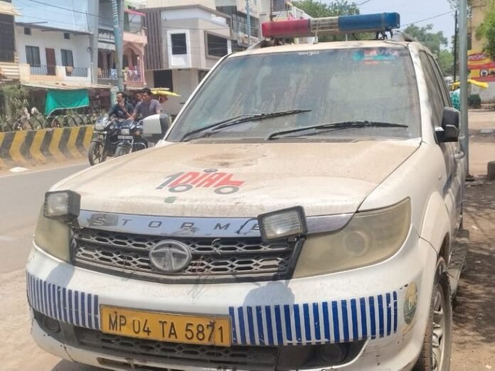 बड़वानी में 13 में से 8 डायल-100 वाहन खराब:  कंपनी ने किराए के वाहन पुलिस विभाग में अटैच किए, नया टेंडर भी नहीं हुआ - Barwani News