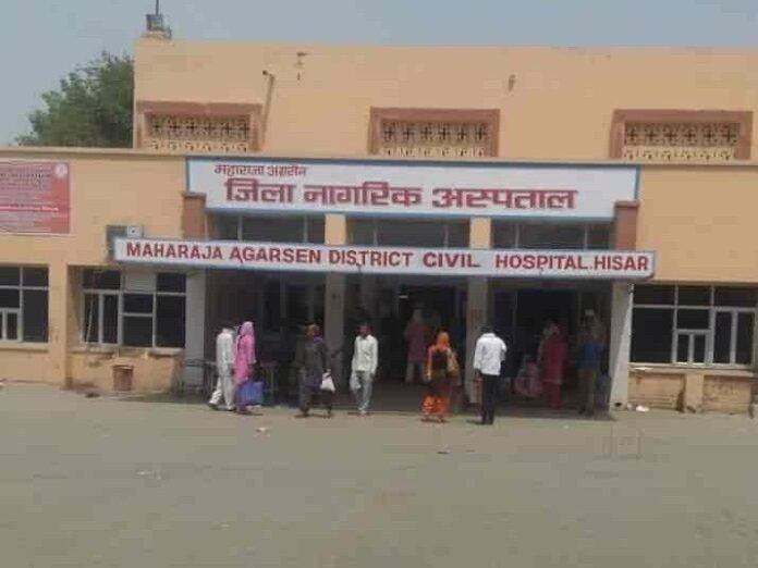 बरवाला में ट्रैक्टर और बाइक की टक्कर:  युवक गंभीर रूप से घायल, हिसार अस्पताल में रेफर, ड्राइवर के खिलाफ केस - Uklanamandi News