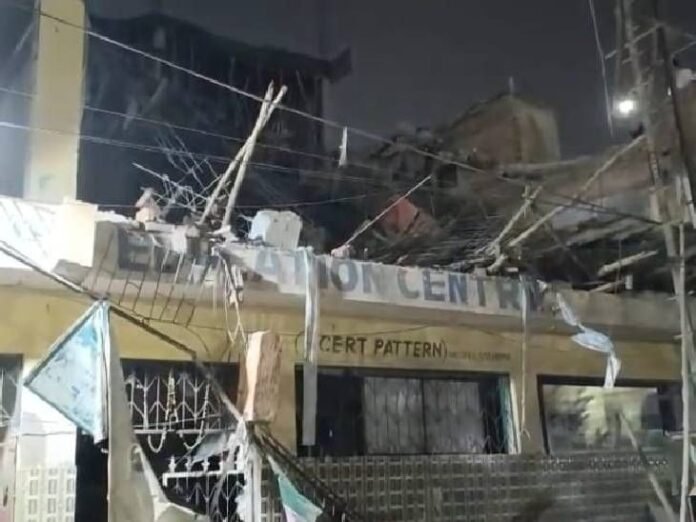 बर्रा में शटरिंग ढहने से दो मजदूर दबे:  निर्माणधीन इमारत के मलबे से एक मजदूर निकला, दूसरे को कटर से मलबा काटकर निकाला गया - Kanpur News