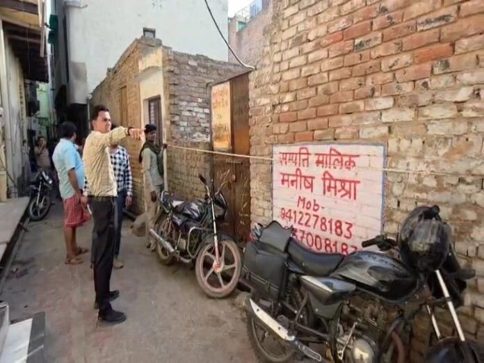 बांके बिहारी कॉरिडोर को लेकर हो रहा सर्वे:  DM द्वारा गठित टीम ने लगाए निशान,भूमि अर्जन के लिए गठित की कमेटी - Mathura News