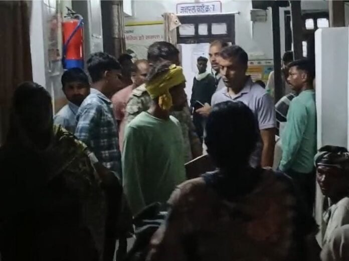 बालाघाट में दो सड़क हादसे; एक की मौत, 4 घायल:  घर लौट रहे तीन युवकों को मारी टक्कर, दो किलोमीटर आगे पलटी बोलेरो - Balaghat (Madhya Pradesh) News