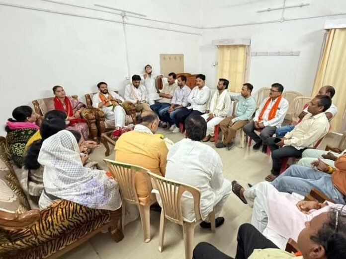 बीना में भाजपा जिलाध्यक्ष ने ली समन्वय बैठक:  कार्यकर्ता ने कहा- भाजपा सरकार होने के बावजूद उन्हें हाशिए पर रखा जा रहा - Bina News