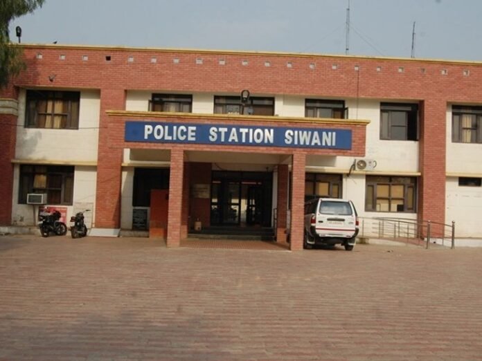 भिवानी में कार ने स्कूटी सवार को मारी टक्कर:  घर से बाजार जाते समय एक्सीडेंट, घायल को किया रेफर - Bhiwani News