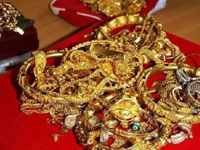 भिवानी में 2 जगह चोरी:  पड़ोसी ने घर में घुसकर चुराए सोने-चांदी के आभूषण, बंद पड़ी फैक्ट्री से सामान चोरी - Bhiwani News