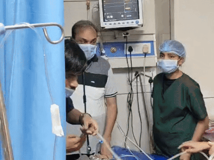 महिला बोली- मैं ठीक हूं, वेंटिलेटर पर मत भेजो...:  भोपाल के हॉस्पिटल में प्रसूता की मौत पर हंगामा; स्टाफ पर धमकाने और मारपीट का आरोप - Bhopal News