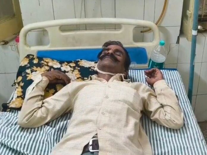मुकदमे से लौट रहे बुजुर्ग पर जानलेवा हमला:  पीड़ित का आरोप हिस्ट्रीशीटर समेत तीन लोगों ने लाठी-डंडों से पीटा - Pratapgarh News