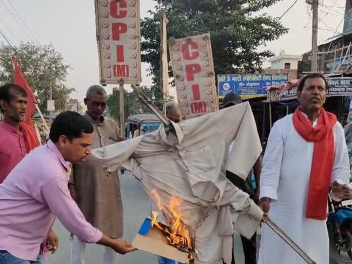 मुजफ्फरपुर की बच्ची की मौत पर भाकपा का मार्च:  सहरसा में स्वास्थ्य मंत्री से इस्तीफे की मांग, PMCH की व्यवस्था पर भी उठाएं सवाल - Saharsa News