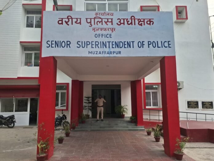 मुजफ्फरपुर में एक अपराधी गिरफ्तार, दूसरा फरार:  मझौलिया चौक पर हथियार की खरीद-बिक्री कर रहा था; 2 देसी कट्टा बरामद - Muzaffarpur News