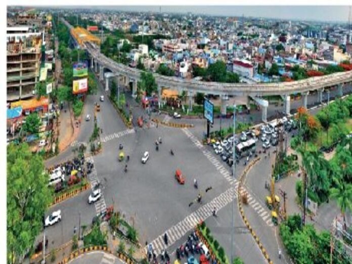 मेट्रो के अलाइनमेंट ने चौराहों पर बढ़ाई चुनौती:  पलासिया, विजय नगर, रेडिसन पर फ्लायओवर की राह आसान नहीं - Indore News