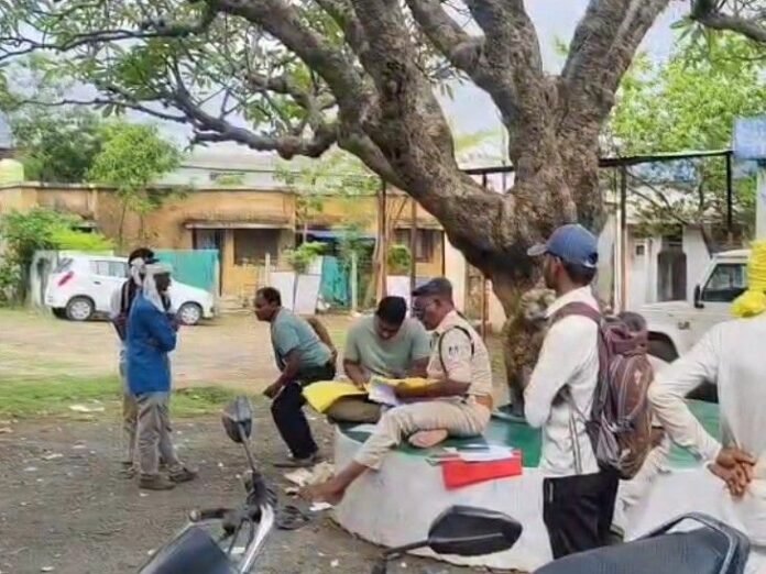 मोहगांव कटिया में तालाब से मिला मजदूर का शव:  35 वर्षीय धीरज परते लकड़ी लेने गया था, सुबह जंगल जाते समय ग्रामीणों ने देखा - Seoni News