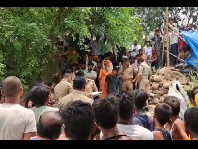 मोहाना में नदी से मिला युवक का शव:  ग्रामीणों ने देख पुलिस को बुलाया, घटना की हो रही जांच - Siddharthnagar News