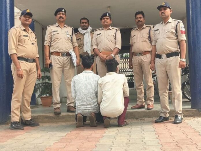 युवक की हत्या के मामले में दो आरोपी गिरफ्तार:  उमरिया में मां की मौत का बदला लेने बेटे ने दोस्त के साथ मिलकर मार डाला - Umaria News